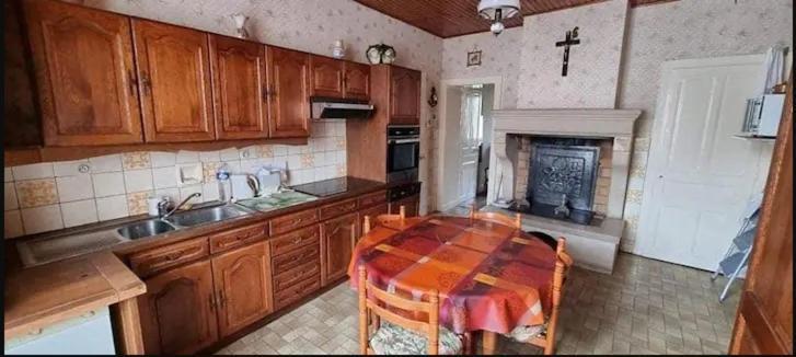 Chambre Tout Equipee Apartment Lacroix-sur-Meuse Екстериор снимка