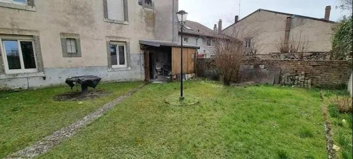 Chambre Tout Equipee Apartment Lacroix-sur-Meuse Екстериор снимка